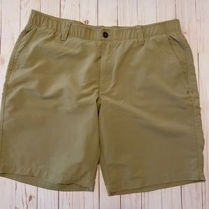 Under Armour Men’s khaki shorts